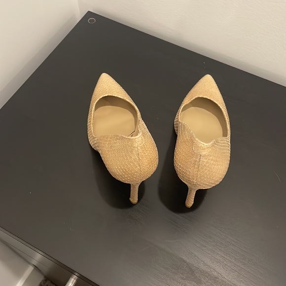 BCBGeneration tan pump. Worn once, size. 6.5. Immaculate condition - Picture 5 of 6